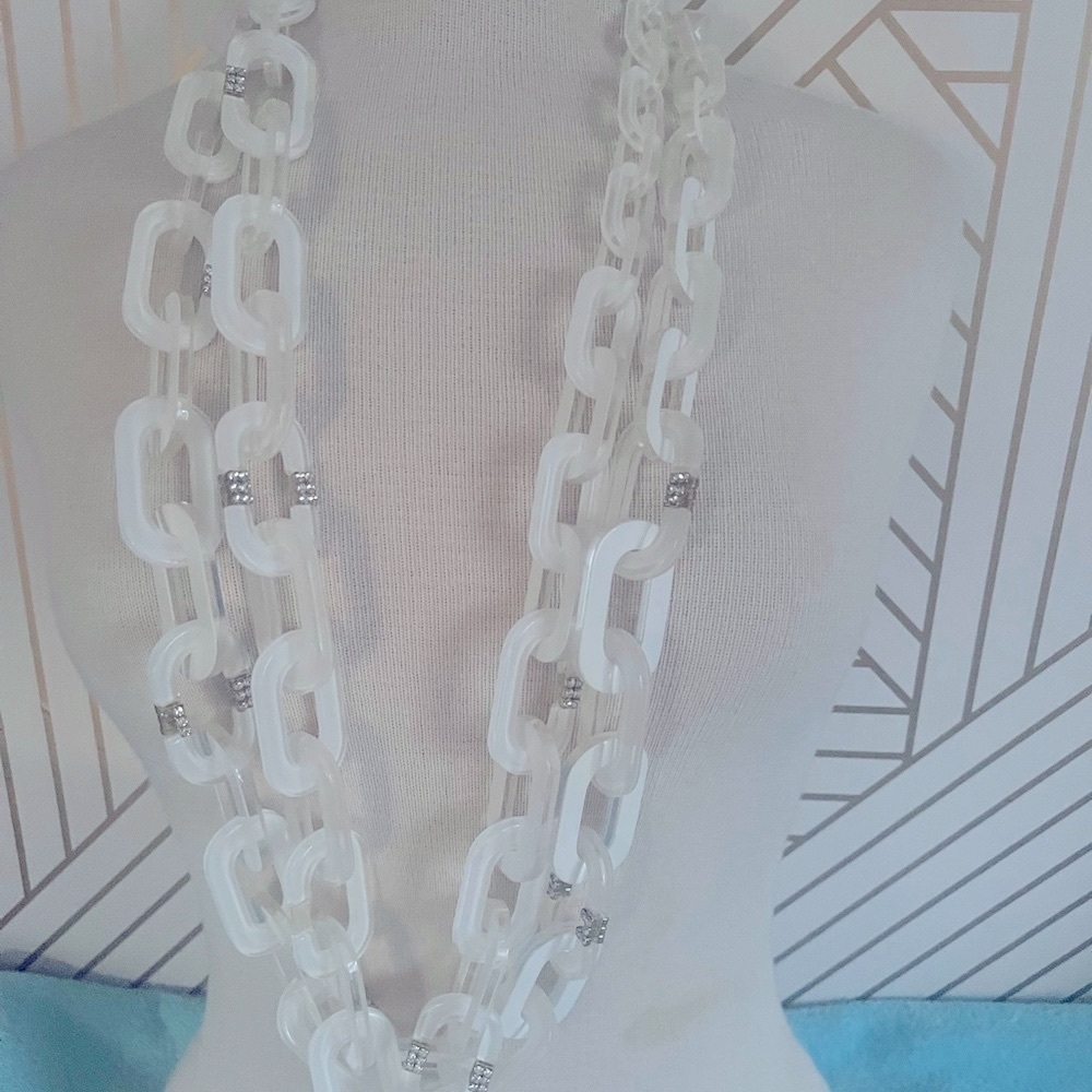 Rara Avis by Iris Apfel White Resin Link Chain Necklace